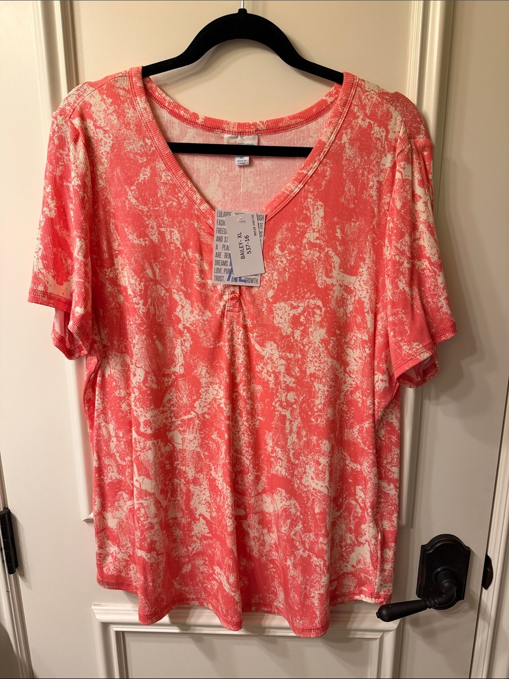 LuLaRoe Coral Marble V-Neck Short Sleeve Bailey Top